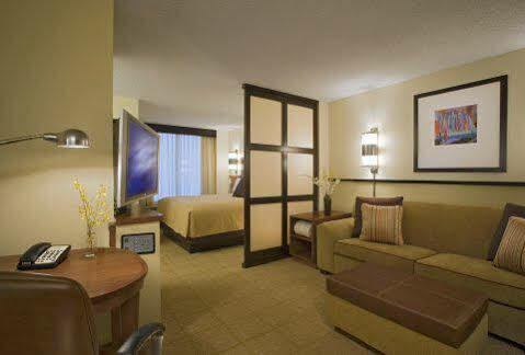 Hyatt Place Atlanta Airport South 3*